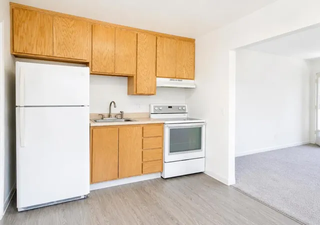 Listing Photo 4 - Condo for sale in building located at 130 Grape St, Roseville, CA 95678