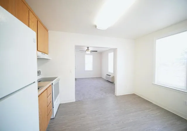 Listing Photo 5 - Condo for sale in building located at 130 Grape St, Roseville, CA 95678