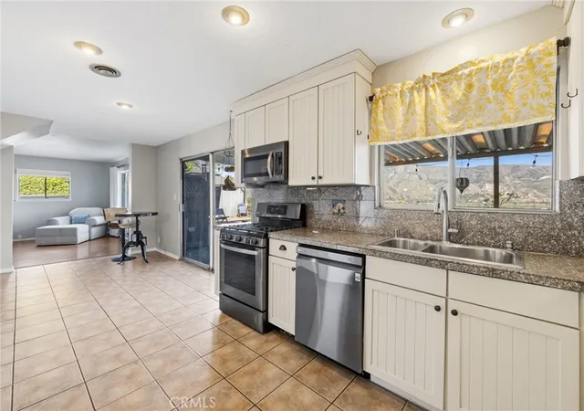 Photo 3 of Single family home for sale at 468 E View, Santa Paula, CA 93060 | MLS# SW26142769 | Listing updated on 2026-10-05