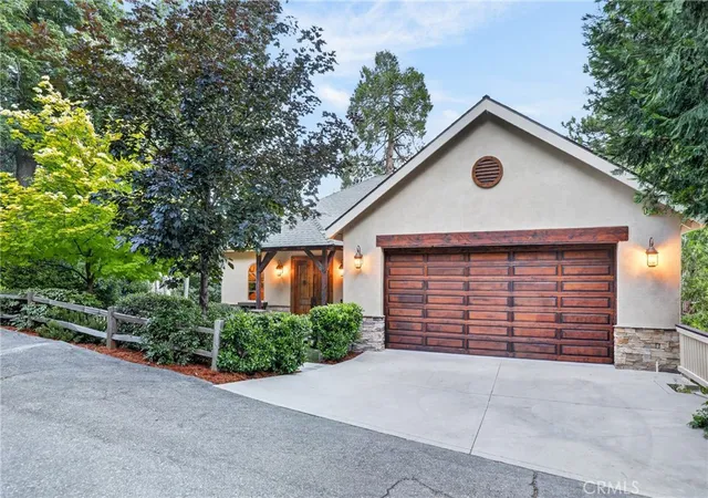 Photo 2 of Single family home for sale at 27360 Elmwood, Lake Arrowhead, CA 92352 | MLS# IG26141372 | Listing updated on 2026-09-14