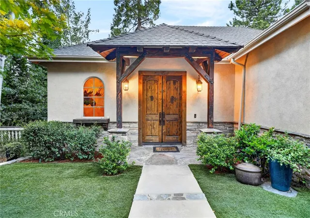 Photo 4 of Single family home for sale at 27360 Elmwood, Lake Arrowhead, CA 92352 | MLS# IG26141372 | Listing updated on 2026-09-14