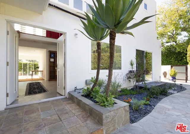 Photo 3 of Single family home for sale at 5518 Tuxedo Ter, Los Angeles, CA 90068 | MLS# 26854403 | Listing updated on 2026-09-14