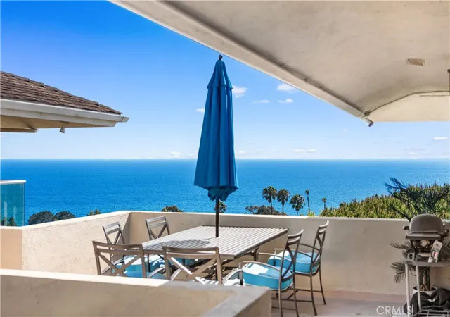Listing Photo 4 - Condo for sale in building located at 21662 Ocean Vis Dr, Laguna Beach, CA 92651 - Unit #D