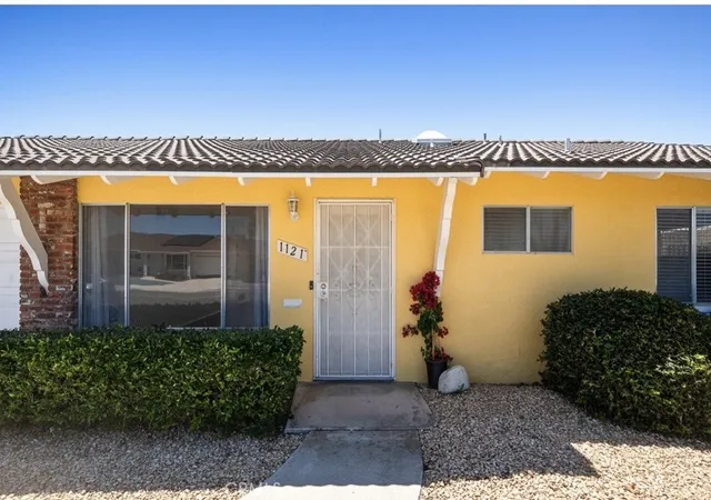Photo 1 of Sale Pending at 1121 W Mayberry, Hemet, CA 92543 | MLS# SW26145881 | Listing updated on 2026-09-14