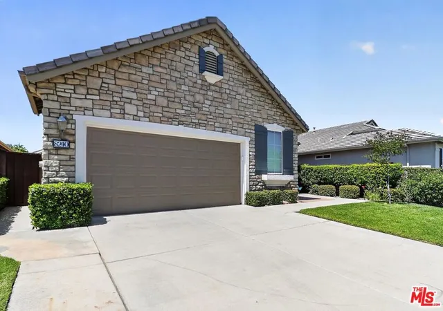 Photo 3 of Single family home for sale at 8240 Campbell Ct, Hemet, CA 92545 | MLS# 26855845 | Listing updated on 2026-09-14