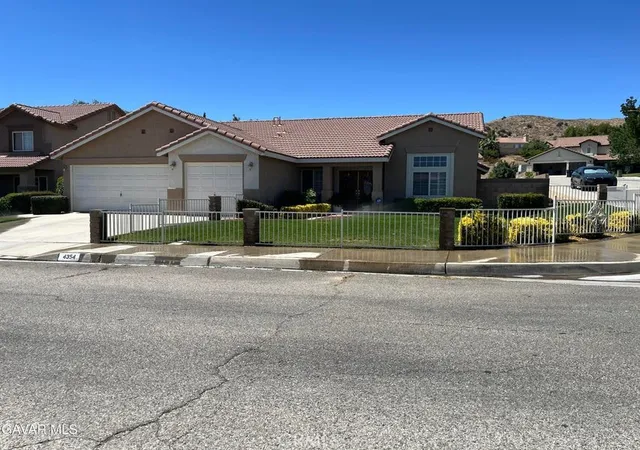 Photo 3 of Single family home for sale at 4354 Sungate Dr, Palmdale, CA 93551 | MLS# SR26146592 | Listing updated on 2026-09-15