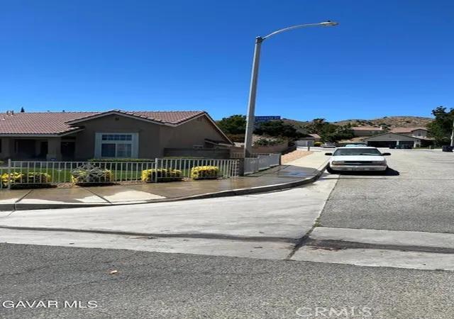 Photo 3 of Single family home for sale at 4354 Sungate Dr, Palmdale, CA 93551 | MLS# SR26146592 | Listing updated on 2026-09-15