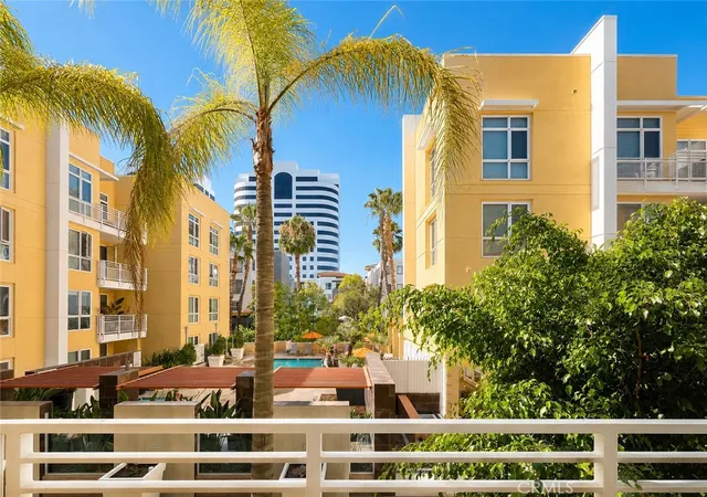 Photo 1 of Sale Pending at 21301 Erwin St #322, Woodland Hills, CA 91367 | MLS# SR26140429 | Listing updated on 2026-09-15