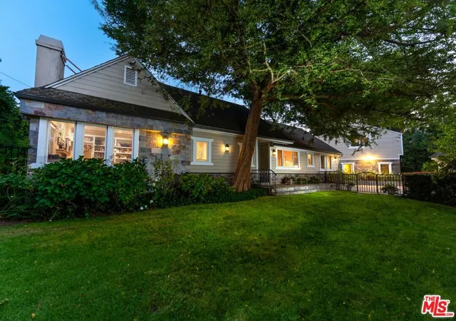 Photo 2 of Single family home for sale at 12750 Mulholland Dr, Beverly Hills, CA 90210 | MLS# 26855993 | Listing updated on 2026-09-15