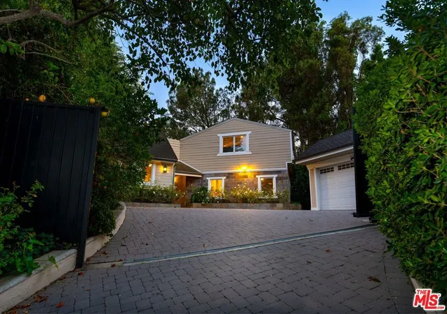 Photo 4 of Single family home for sale at 12750 Mulholland Dr, Beverly Hills, CA 90210 | MLS# 26855993 | Listing updated on 2026-09-15