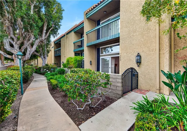 Photo 2 of Townhouse for sale at 1024 Palo Verde Ave, Long Beach, CA 90815 | MLS# PW26139274 | Listing updated on 2026-10-04