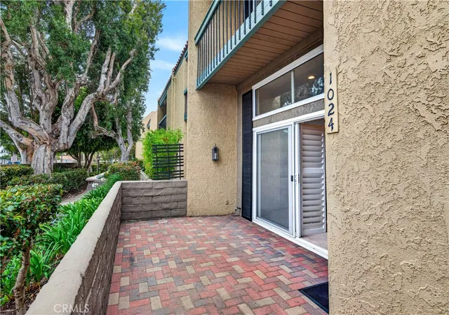 Photo 3 of Townhouse for sale at 1024 Palo Verde Ave, Long Beach, CA 90815 | MLS# PW26139274 | Listing updated on 2026-10-04