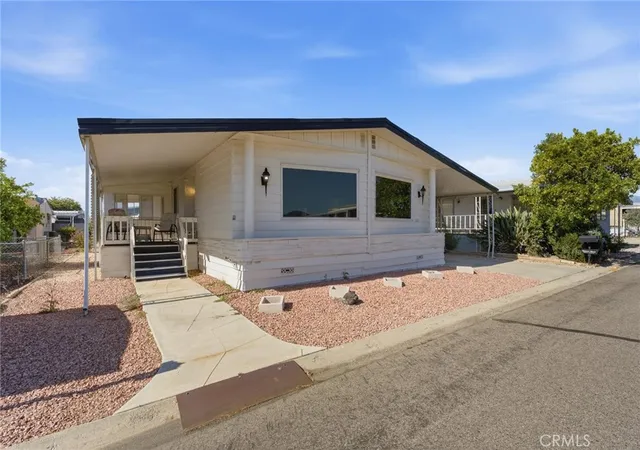 Photo 3 of Manufactured home for sale at 5001 W Florida #323, Hemet, CA 92545 | MLS# SW26147568 | Listing updated on 2026-09-14