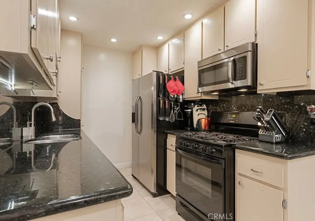 Photo 3 of Townhouse for sale at 555 D, Upland, CA 91786 | MLS# CV26147390 | Listing updated on 2026-10-05