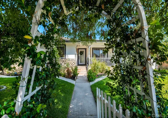 Photo 2 of Sale Pending at 6954 Woodlake Ave, West Hills, CA 91307 | MLS# SR26143047 | Listing updated on 2026-09-14