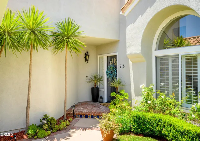 Photo 3 of Sale Pending at 916 Calle Del Pacifico, Glendale, CA 91208 | MLS# P1-27904 | Listing updated on 2026-09-14