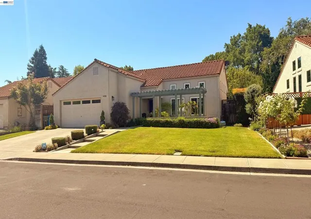 Photo 2 of Single family home for sale at 406 Stanford St, Vacaville, CA 95687 | MLS# 41140773 | Listing updated on 2026-09-27