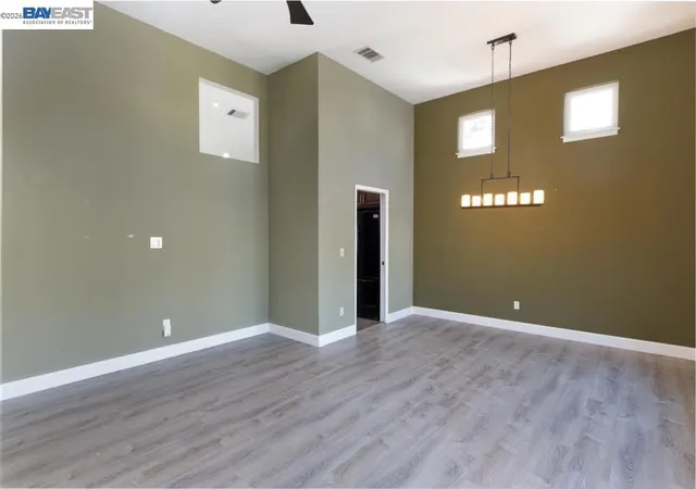 Photo 3 of Single family home for sale at 406 Stanford St, Vacaville, CA 95687 | MLS# 41140773 | Listing updated on 2026-09-27