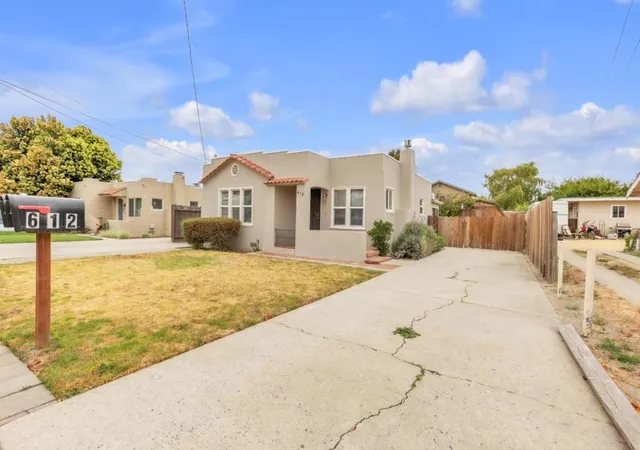 Photo 3 of Single family home for sale at 612 Central Ave, Salinas, CA 93901 | MLS# ML82053450 | Listing updated on 2026-09-15