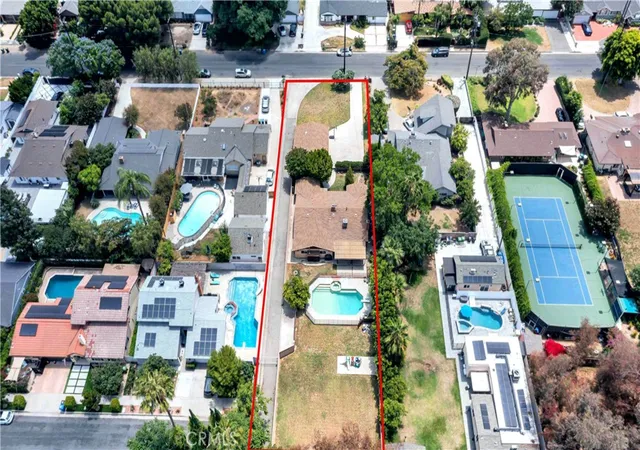 Photo 2 of Sale Pending at 15803 Gault St, Van Nuys, CA 91406 | MLS# SR26137875 | Listing updated on 2026-09-15