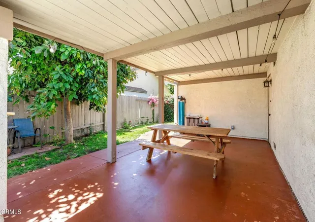 Listing Photo 2 - Condo for sale in building located at 136 Tree Fern Ct, Camarillo, CA 93010