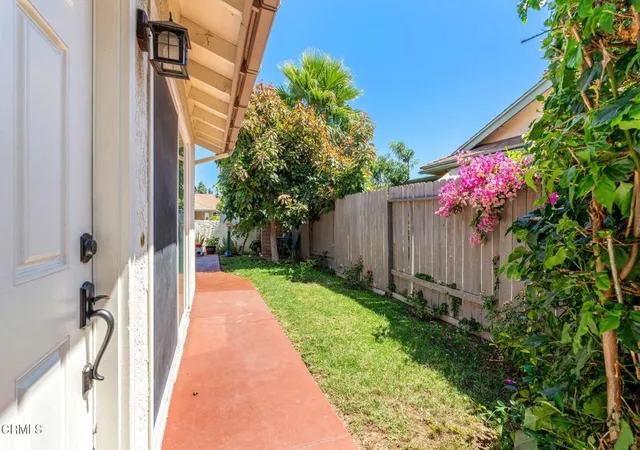 Listing Photo 3 - Condo for sale in building located at 136 Tree Fern Ct, Camarillo, CA 93010