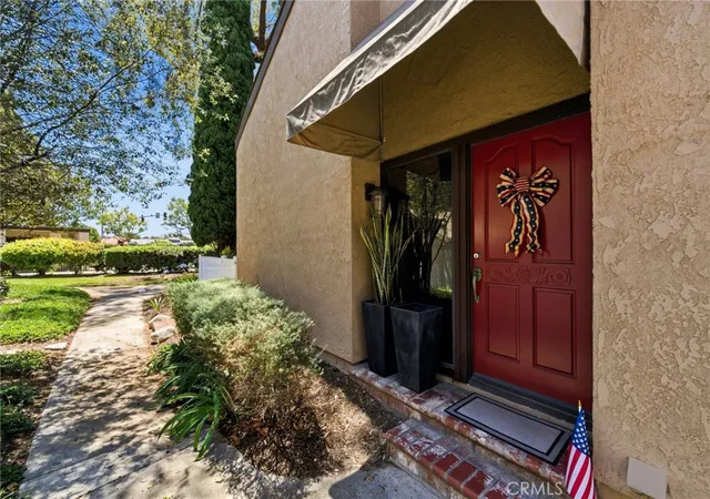 Photo 3 of Single family home for sale at 905 Hyde Ct, Costa Mesa, CA 92626 | MLS# PW26148638 | Listing updated on 2026-09-15