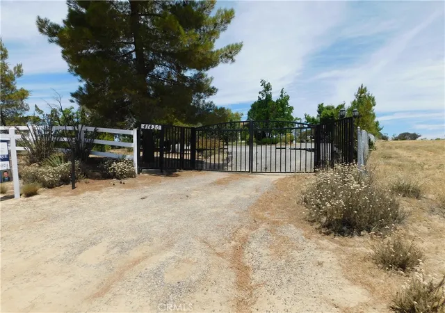 Photo 3 of Single family home for sale at 41430 Rolling Hills, Aguanga, CA 92536 | MLS# OC26149759 | Listing updated on 2026-10-01