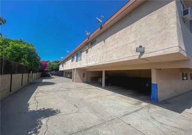 Photo 3 of House for sale at 6535 Fulton, Van Nuys, CA 91401 | MLS# WS26151158 | Listing updated on 2026-09-14