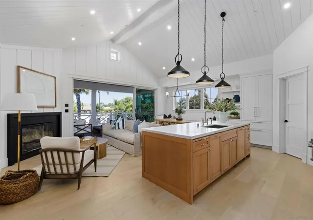 Listing Photo 2 - Condo for sale in building located at 747 Orange Ave, Coronado, CA 92118 - Unit #301