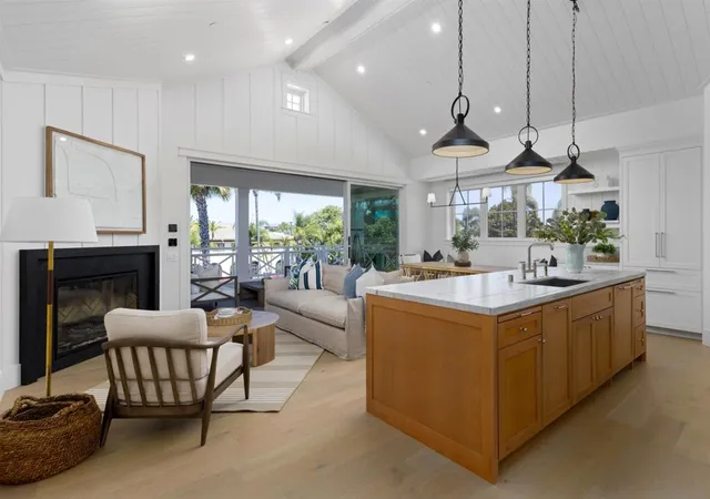 Listing Photo 3 - Condo for sale in building located at 747 Orange Ave, Coronado, CA 92118 - Unit #301