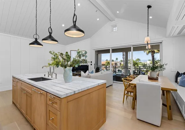Listing Photo 4 - Condo for sale in building located at 747 Orange Ave, Coronado, CA 92118 - Unit #301