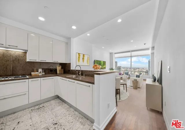Photo 4 of Condo for sale at 900 W Olympic Blvd #31E, Los Angeles, CA 90015 | MLS# 26858769 | Listing updated on 2026-09-15