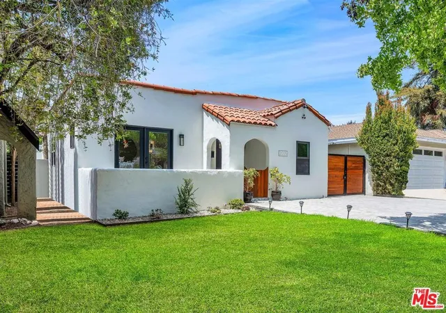 Photo 1 of Sale Pending at 2015 Malcolm Ave, Los Angeles, CA 90025 | MLS# 26859105 | Listing updated on 2026-09-14