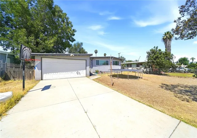 Photo 3 of Sale Pending at 3510 Mckenzie, Riverside, CA 92503 | MLS# CV26149129 | Listing updated on 2026-09-15