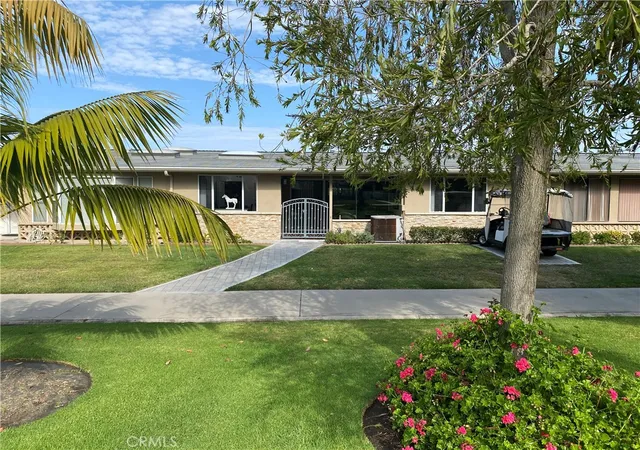 Condo for sale at 1701 Tam Oshanter Rd M12 11d, Seal Beach, CA 90740 | MLS# PW26146795