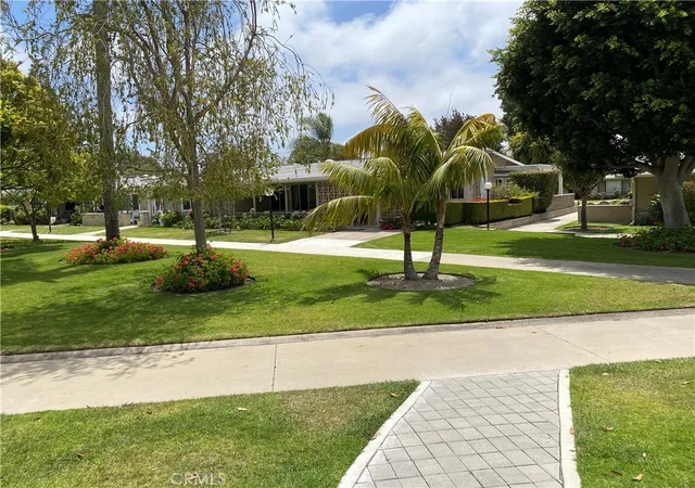 Listing Photo 4 - Condo for sale in building located at 1701 Tam Oshanter Rd M12 11d, Seal Beach, CA 90740