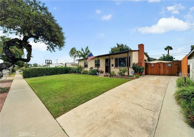 Photo 3 of Single family home for sale at 1700 W Ash, Fullerton, CA 92833 | MLS# IG26152923 | Listing updated on 2026-09-16