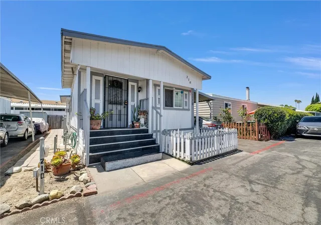 Photo 3 of Manufactured home for sale at 210 Dresden Ave N, Santa Ana, CA 92703 | MLS# OC26151798 | Listing updated on 2026-09-14