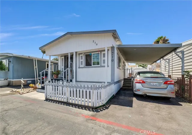 Photo 3 of Manufactured home for sale at 210 Dresden Ave N, Santa Ana, CA 92703 | MLS# OC26151798 | Listing updated on 2026-09-14
