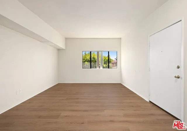 Listing Photo 5 - Condo for sale in building located at 1229 Hollister St, San Fernando, CA 91340