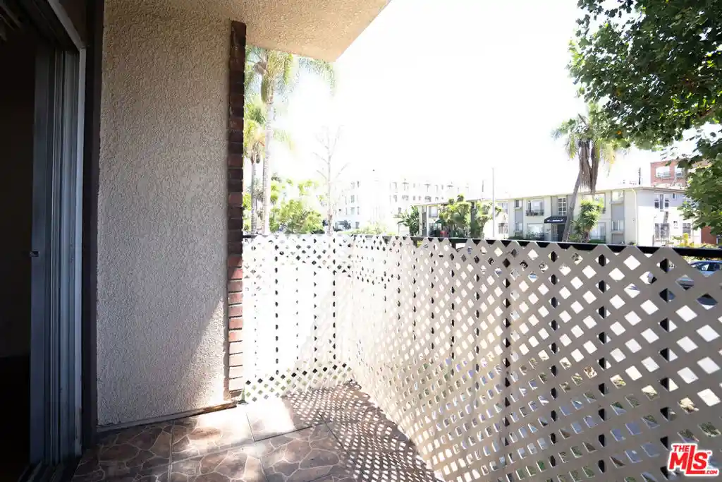 Listing Photo 36 - Condo for sale in 433 S Manhattan Pl located at 433 S Manhattan Pl, Los Angeles, CA 90020 - Unit #108