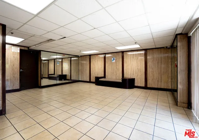 Listing Photo 5 - Condo for sale in building located at 433 S Manhattan Pl, Los Angeles, CA 90020 - Unit #108