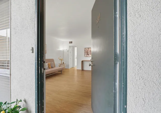 Listing Photo 5 - Condo for sale in building located at 1015 N Michillinda Ave, Pasadena, CA 91107 - Unit #304