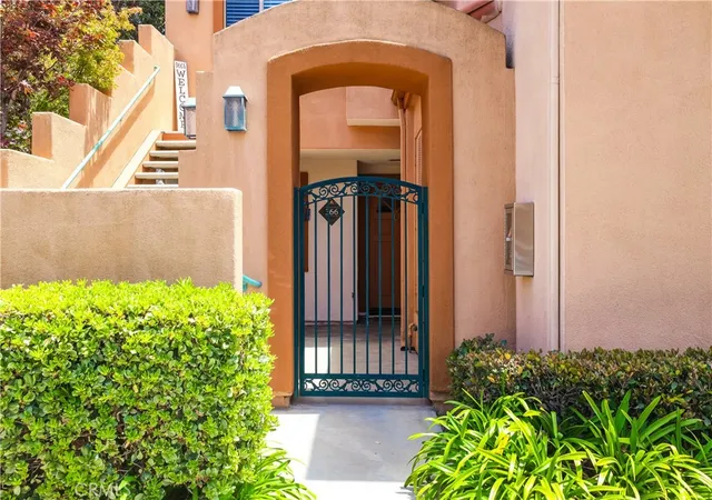 Listing Photo 4 - Condo for sale in building located at 366 Villa Pt, Newport Beach, CA 92660