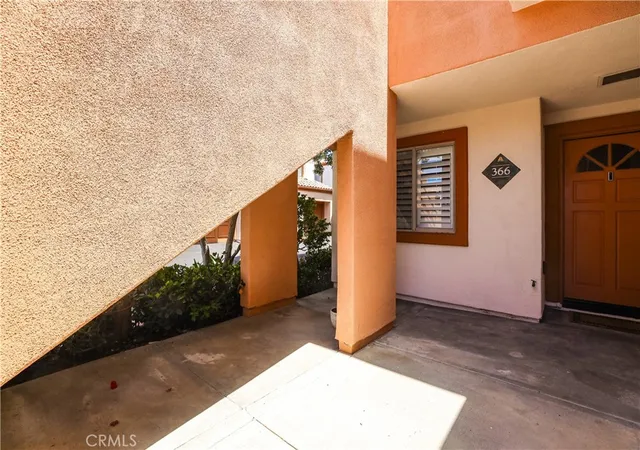 Listing Photo 5 - Condo for sale in building located at 366 Villa Pt, Newport Beach, CA 92660