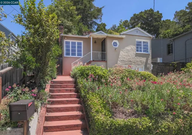 Photo 2 of Sale Pending at 3306 Guido, Oakland, CA 94602 | MLS# 41141702 | Listing updated on 2026-09-14