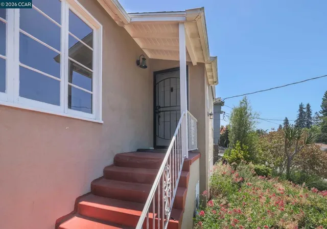 Photo 3 of Sale Pending at 3306 Guido, Oakland, CA 94602 | MLS# 41141702 | Listing updated on 2026-09-14