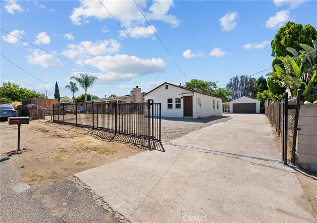 Photo 3 of Sale Pending at 13832 Filmore St, Pacoima, CA 91331 | MLS# SR26149906 | Listing updated on 2026-09-15
