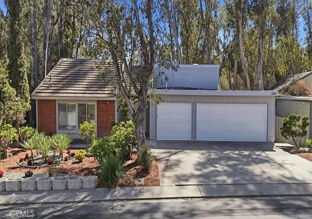 Photo 1 of Single family home for sale at 25045 Castlewood, Lake Forest, CA 92630 | MLS# PW26154648 | Listing updated on 2026-09-15